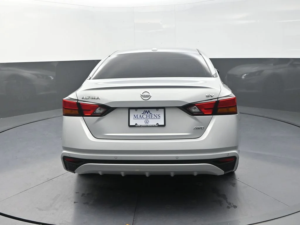 Used 2022 Silver Nissan 2.5 SV image 9
