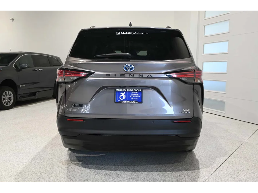 Used 2021 GRAY Toyota XLE Mobility Handicap Van image 7