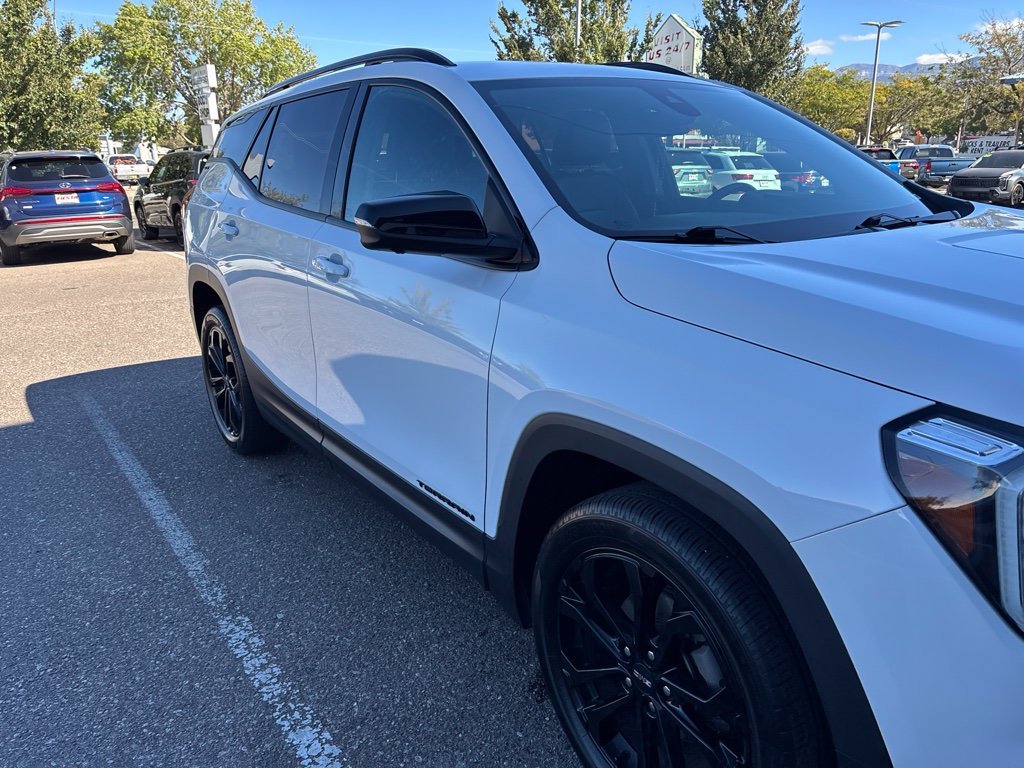 Used 2022 White GMC SLT image 8