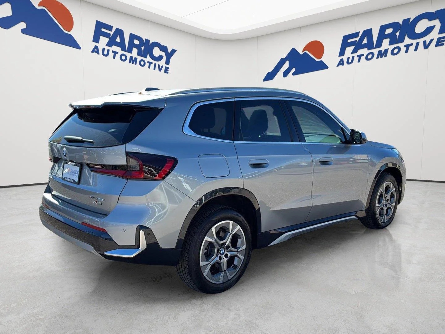 Used 2023 Space Silver Metallic BMW xDrive28i image 5