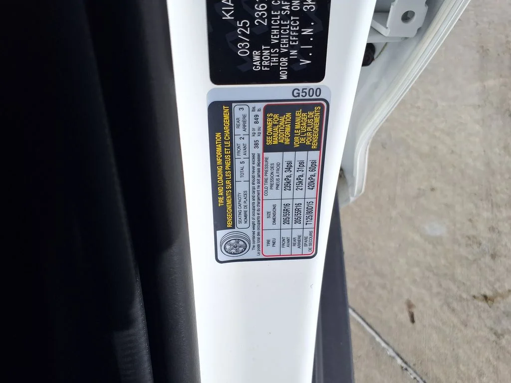 Used 2025 White Kia LXS image 43