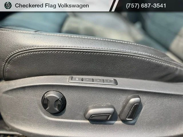 Used 2015 Platinum Gray Metallic Volkswagen TDI SEL Premium image 25