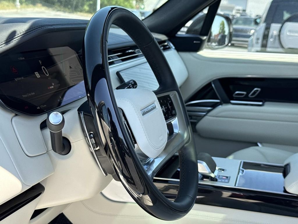 2025 Land Rover Range Rover SE - Photo 12