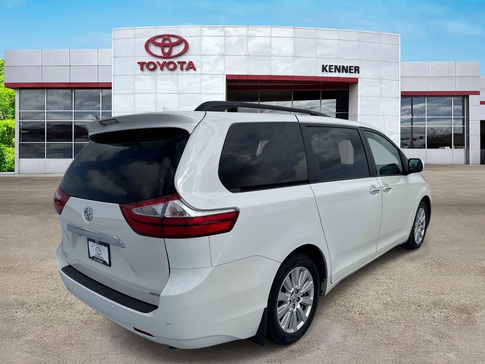 Used 2017 Blizzard Pearl Toyota Limited 7-Passenger image 6
