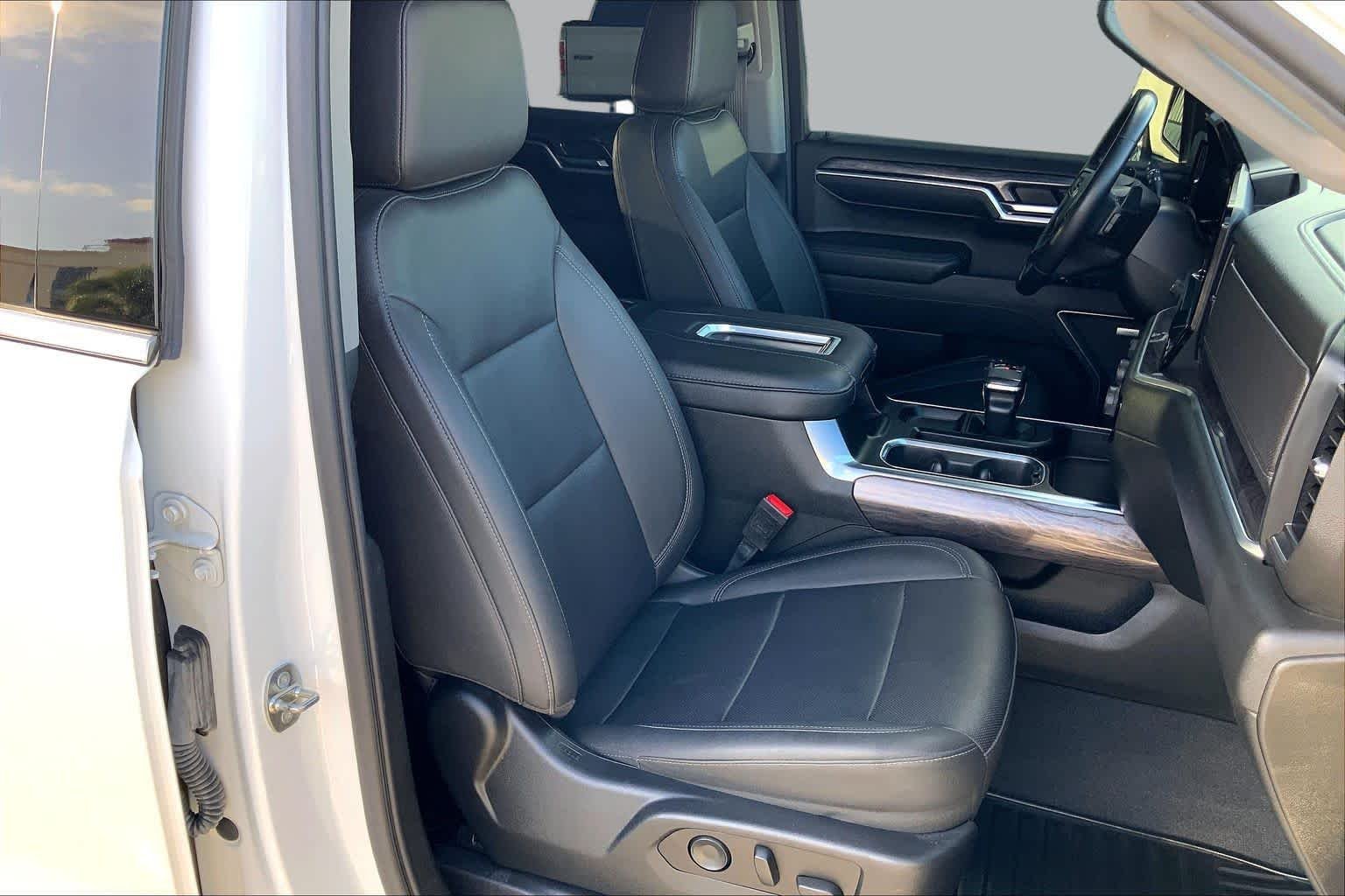 Used 2022 Summit White Chevrolet LTZ image 6