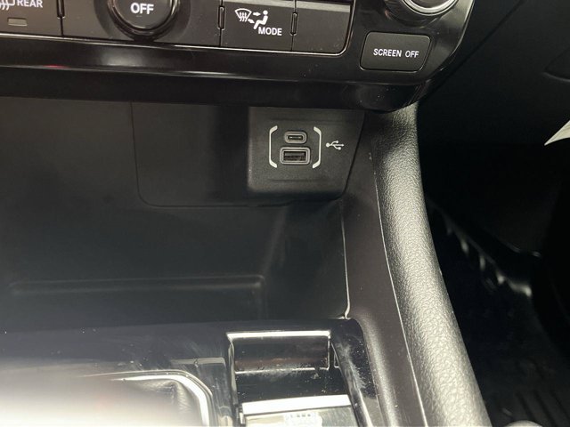 Used 2022 Diamond Black Crystal Pearlcoat Jeep Latitude Lux image 23