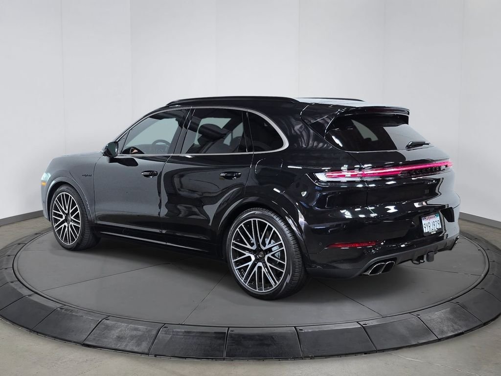 Certified Used 2026  Porsche Turbo image 3
