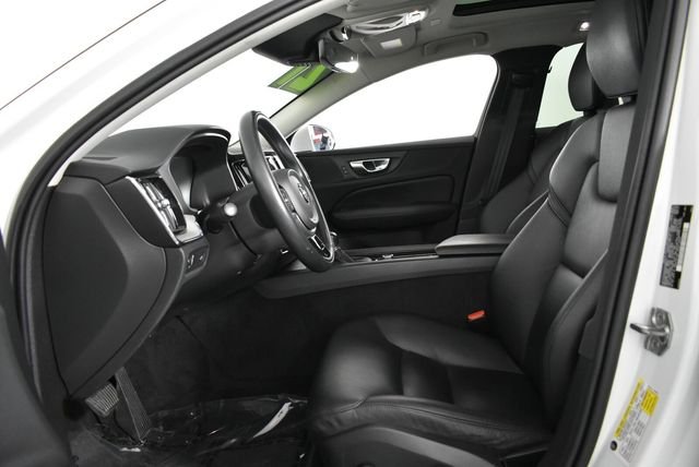 Used 2021 White Volvo T5 image 33