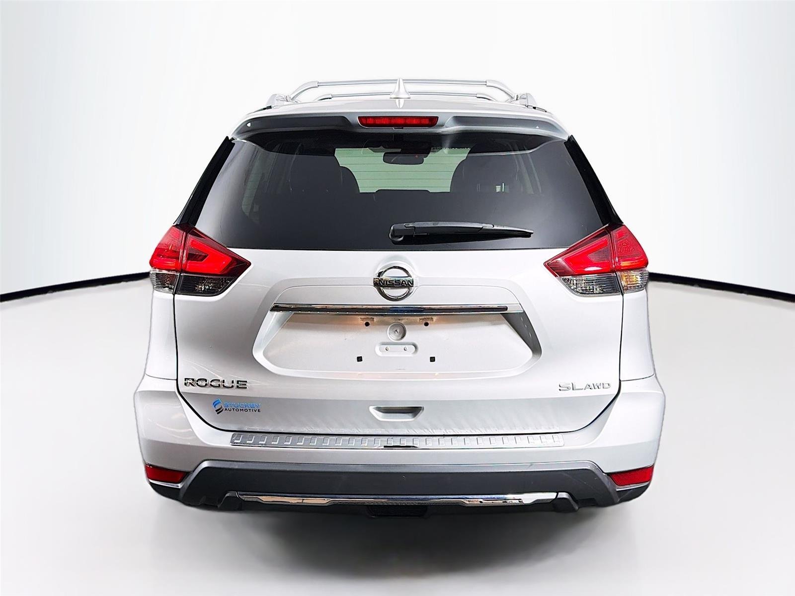 Used 2017 Brilliant Silver Nissan SL image 10