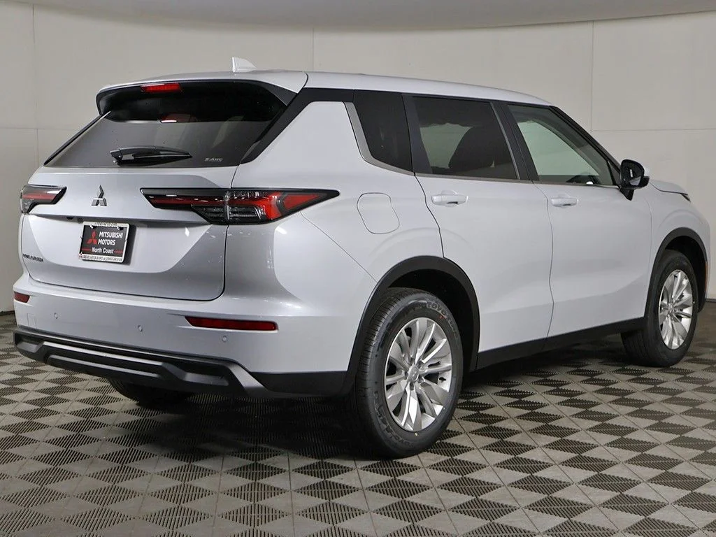 New 2026 White Mitsubishi ES image 11