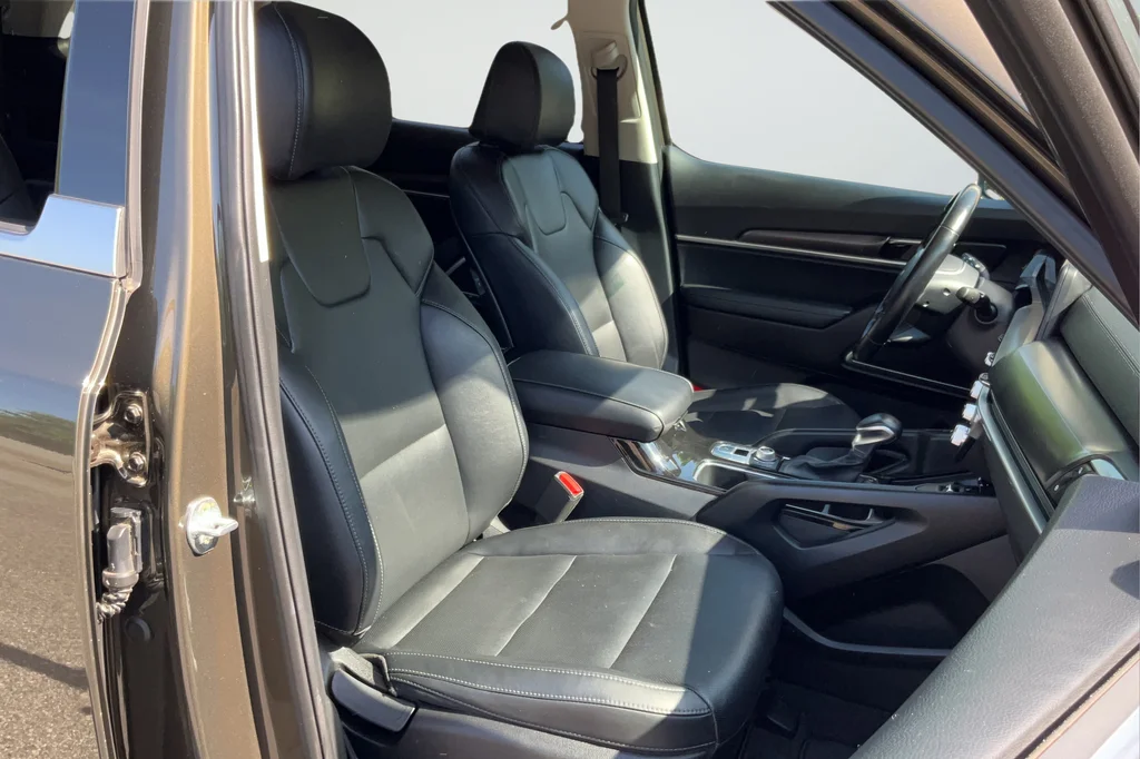 Used 2023 Green Kia S image 20