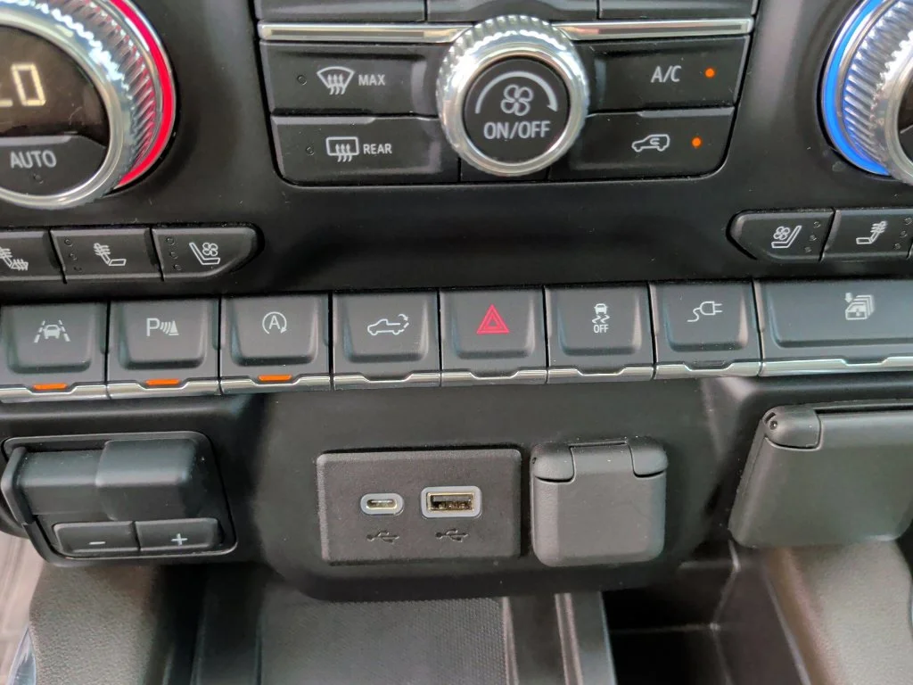 Used 2019 White GMC SLT image 30