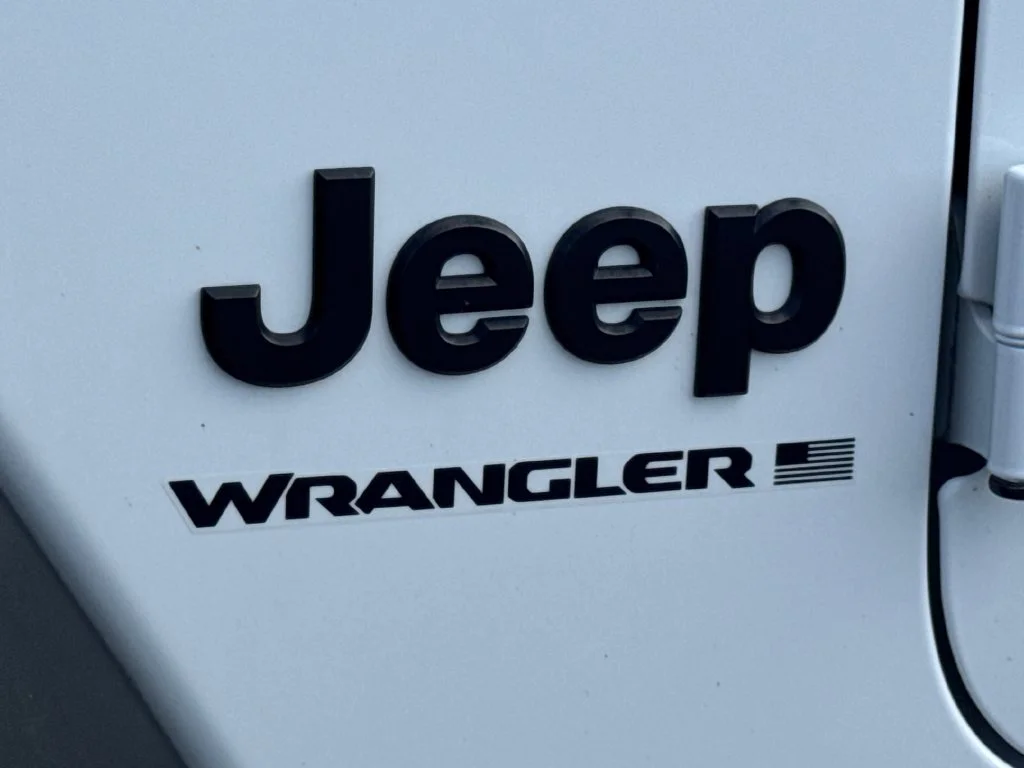 Used 2023 White Jeep Sport image 17