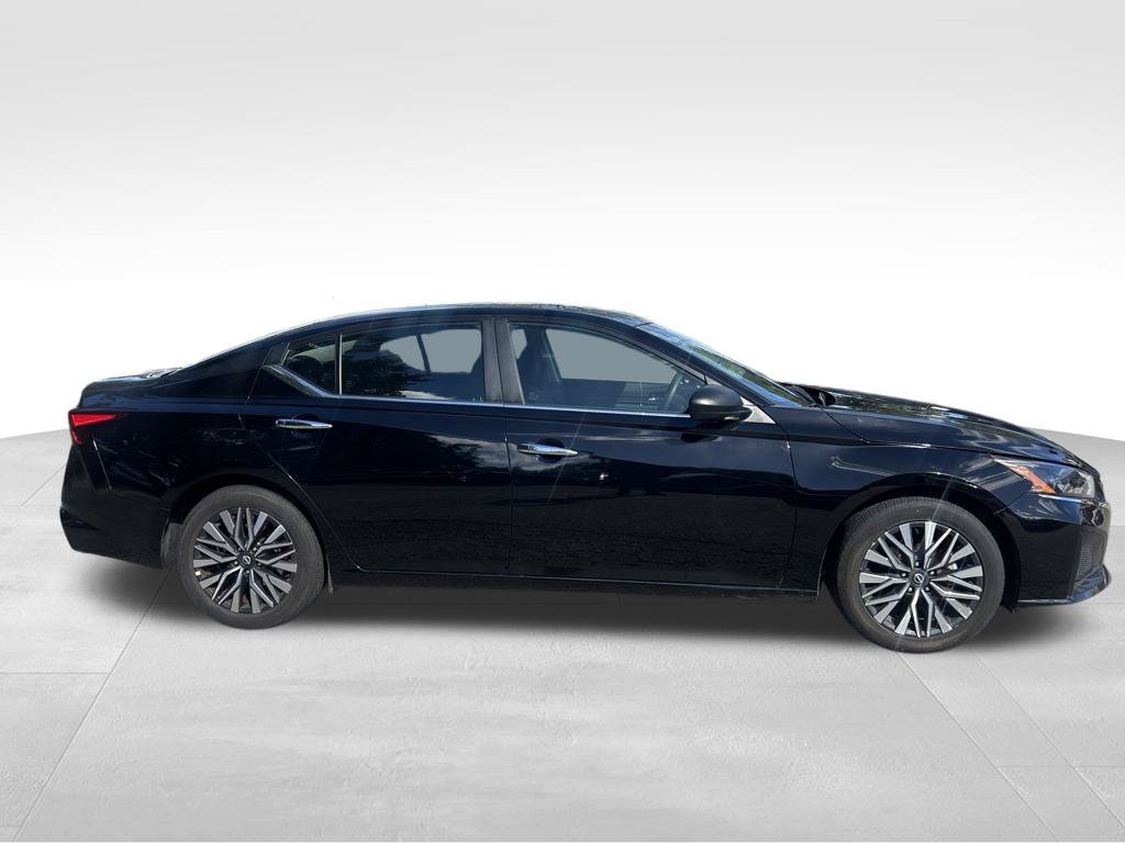 Used 2025 Black Nissan 2.5 SV image 4