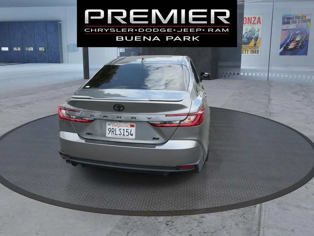 Used 2025  Toyota SE image 7