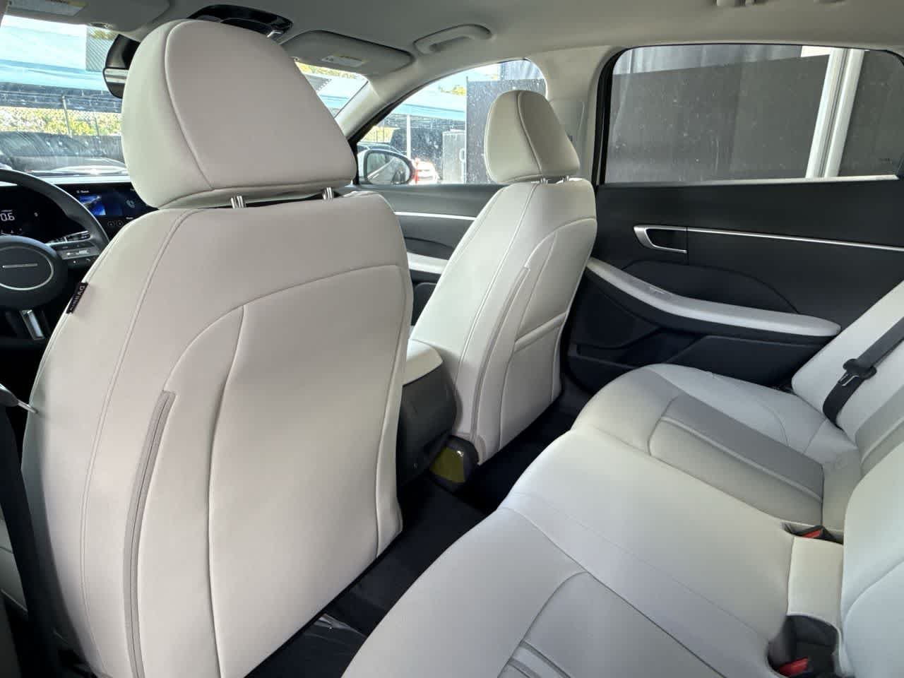 New 2026 Aero Silver Hyundai SE image 23