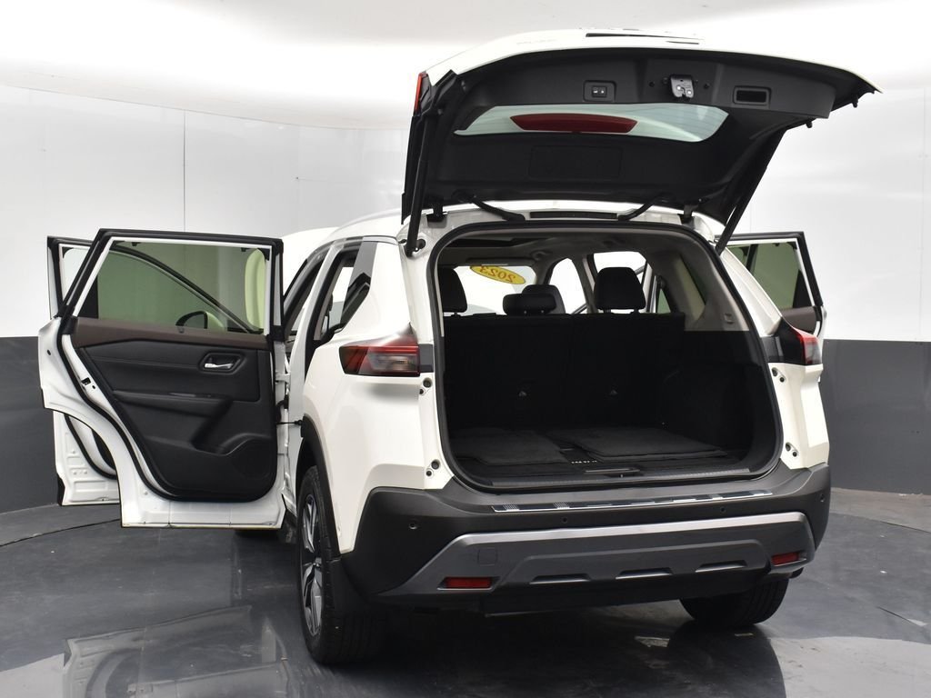 Used 2023 White Nissan SL image 39