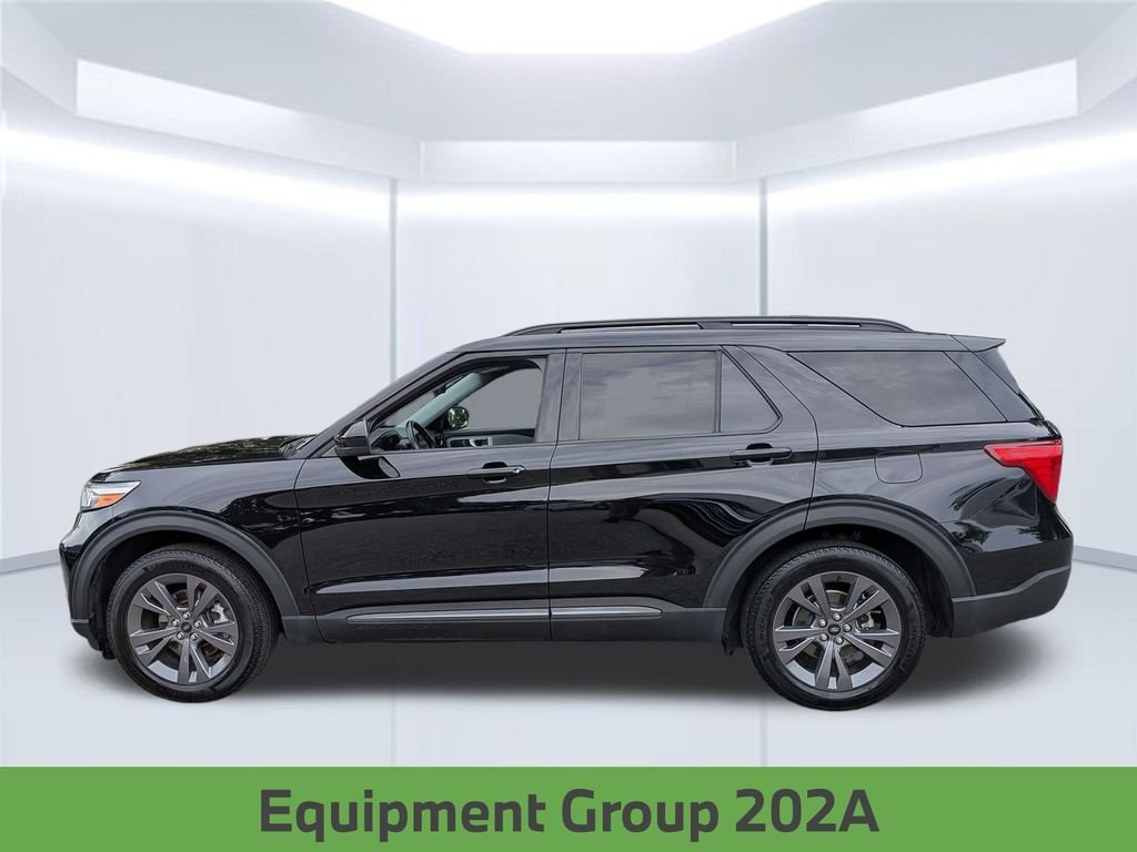 Used 2023 Black Metallic Ford XLT image 2