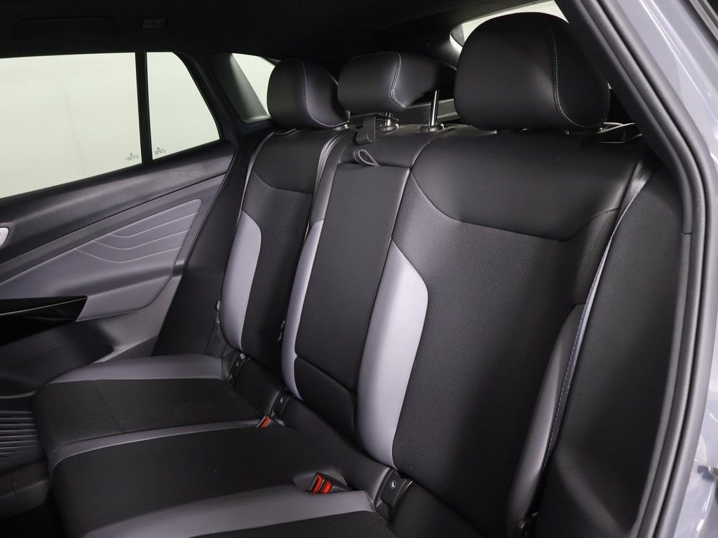 Used 2023 Gray Volkswagen Pro S image 32