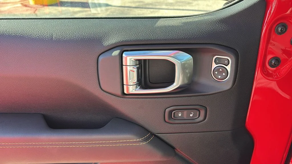 2026 Jeep Wrangler 4-Door Sahara - Photo 11