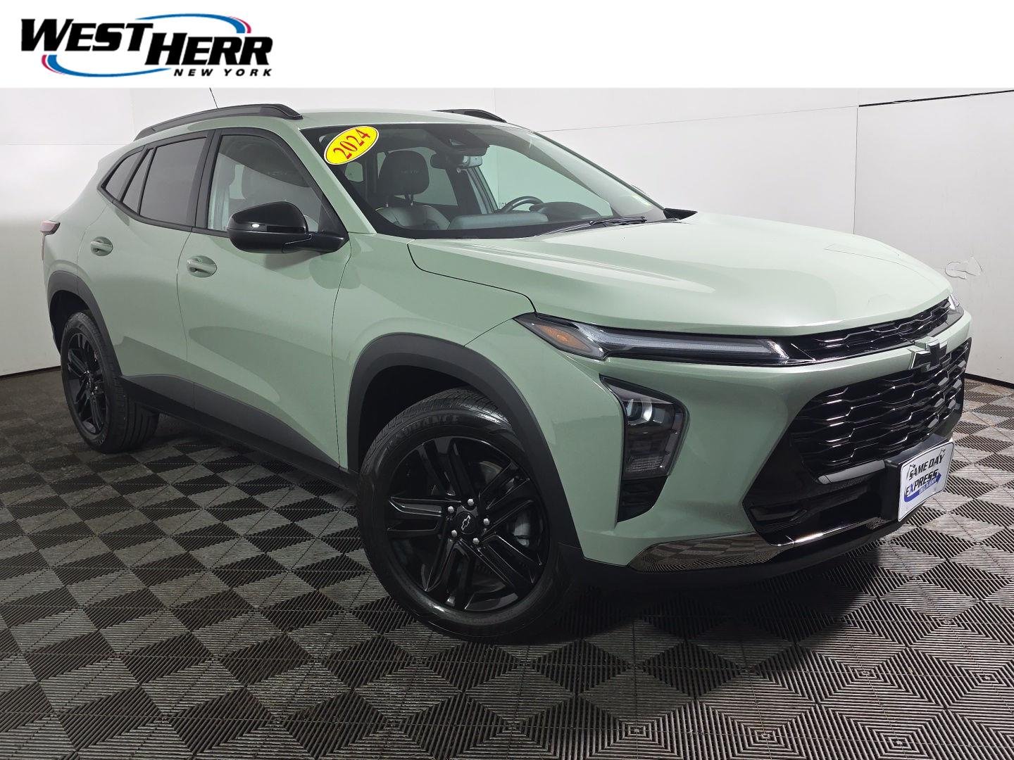 Used 2024 Cacti Green Chevrolet ACTIV image 1