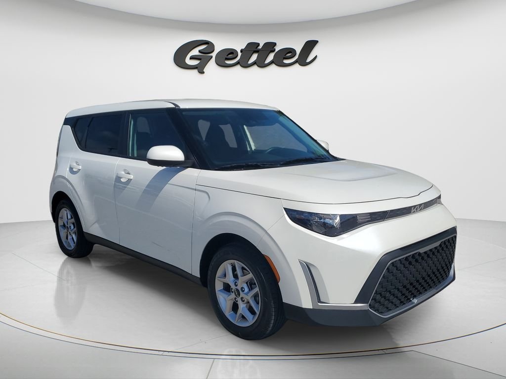 Used 2024 White Kia LX image 3