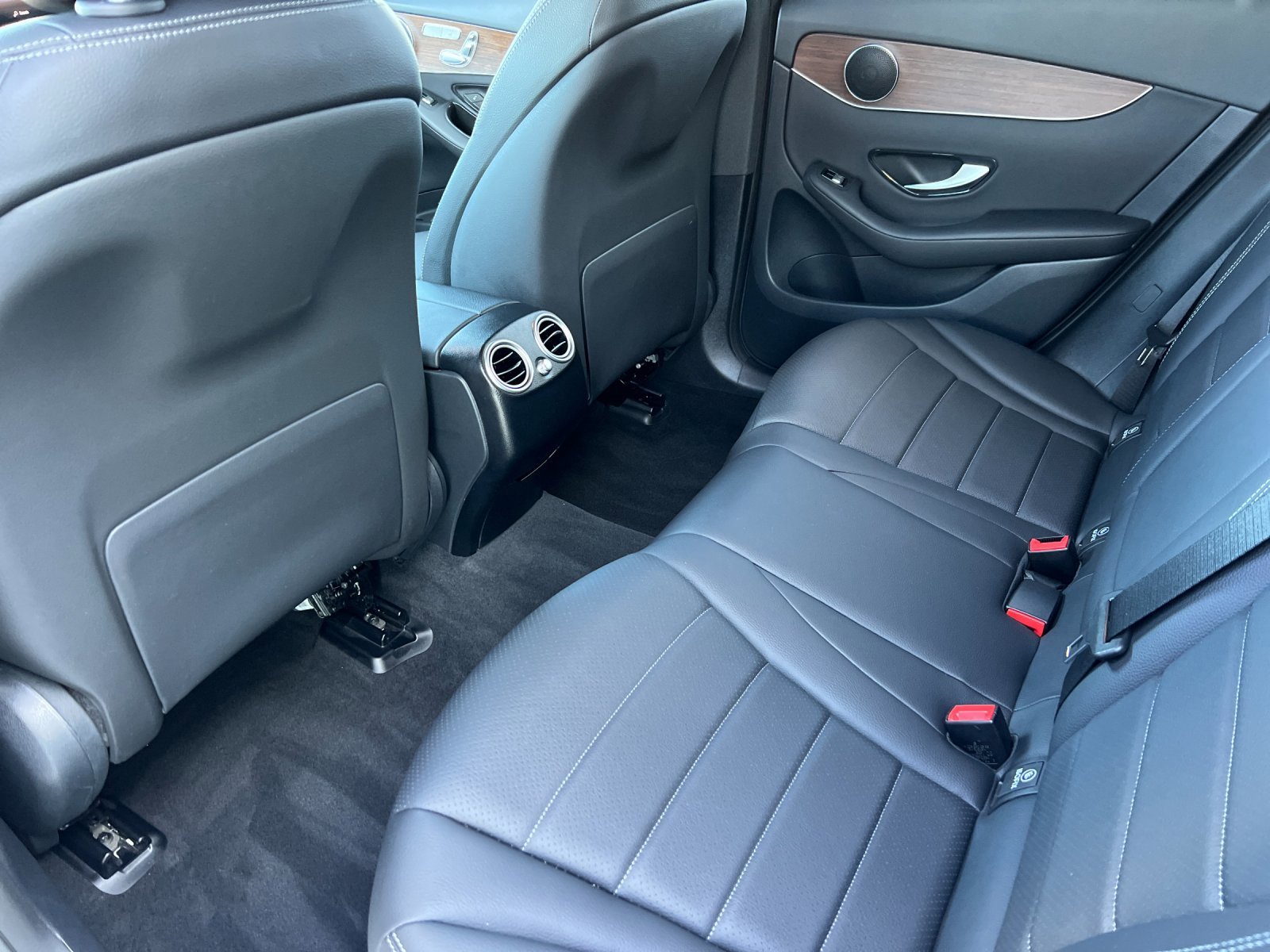 Used 2022 White Mercedes-Benz GLC 300 image 11