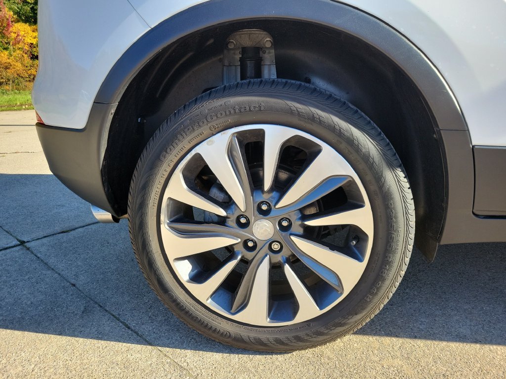 Used 2022 (Includes (MDP) Anthracite lower exterior accent color, Paint code W598F.) Buick Preferred image 5