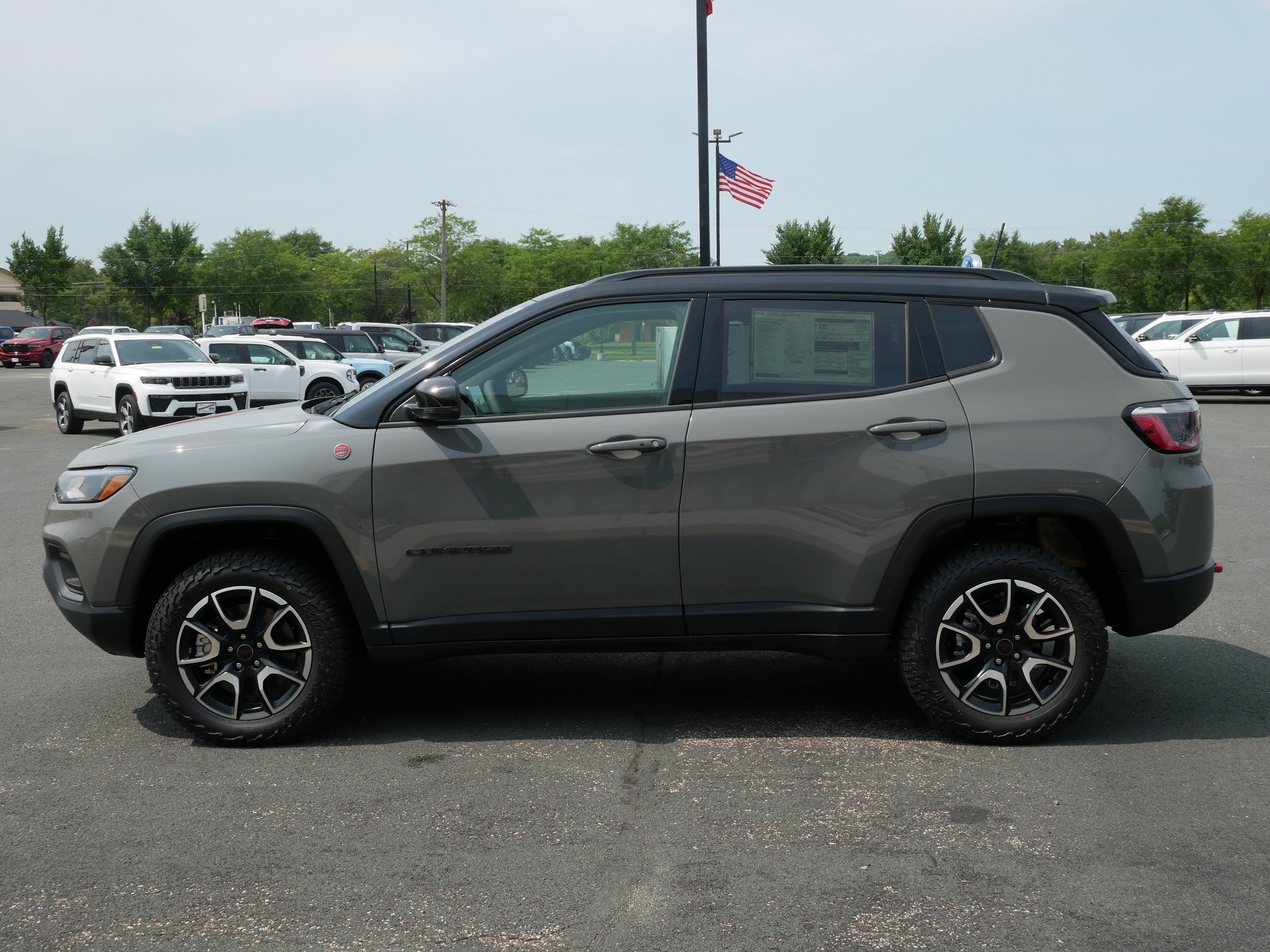 New 2026 Sting-Gray Clear-Coat Exterior Paint Jeep Trailhawk image 5