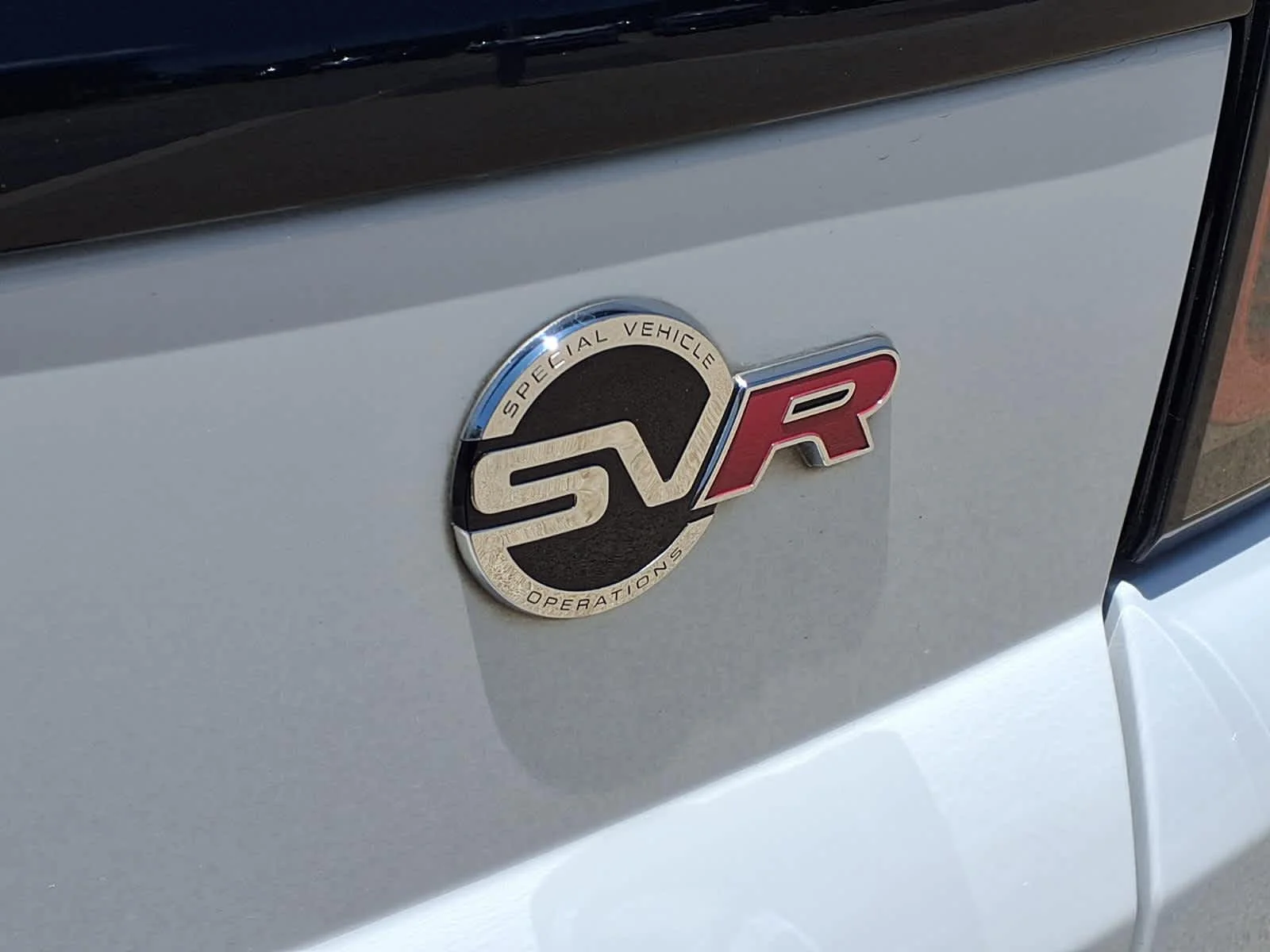Used 2022 Fuji White Land Rover SVR image 29