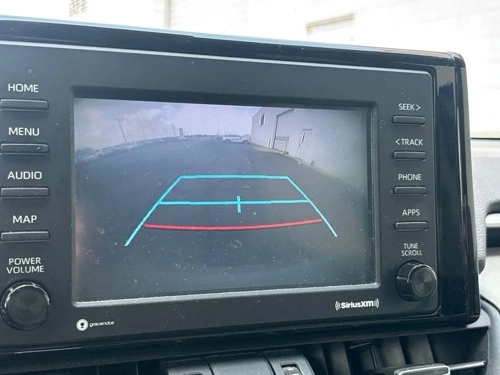Used 2021  Toyota XLE Premium image 9
