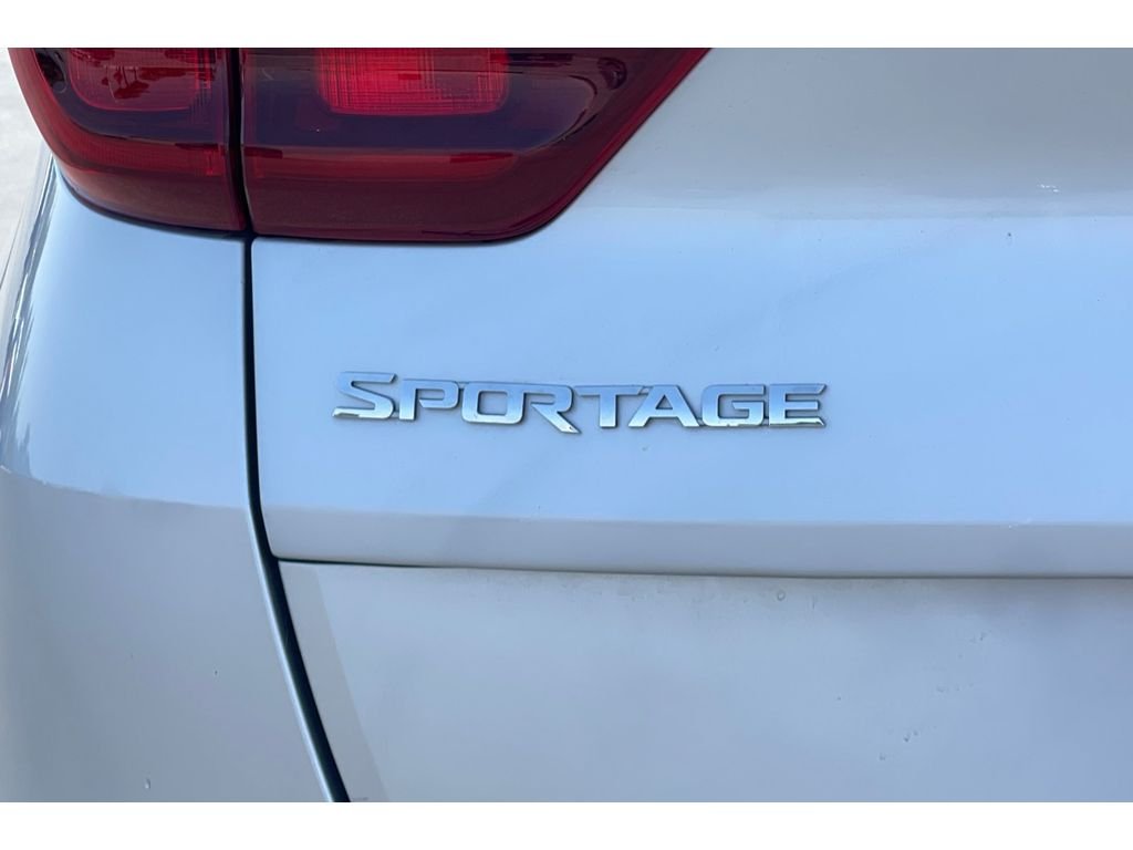 Used 2021 Sparkling Silver Kia LX image 17
