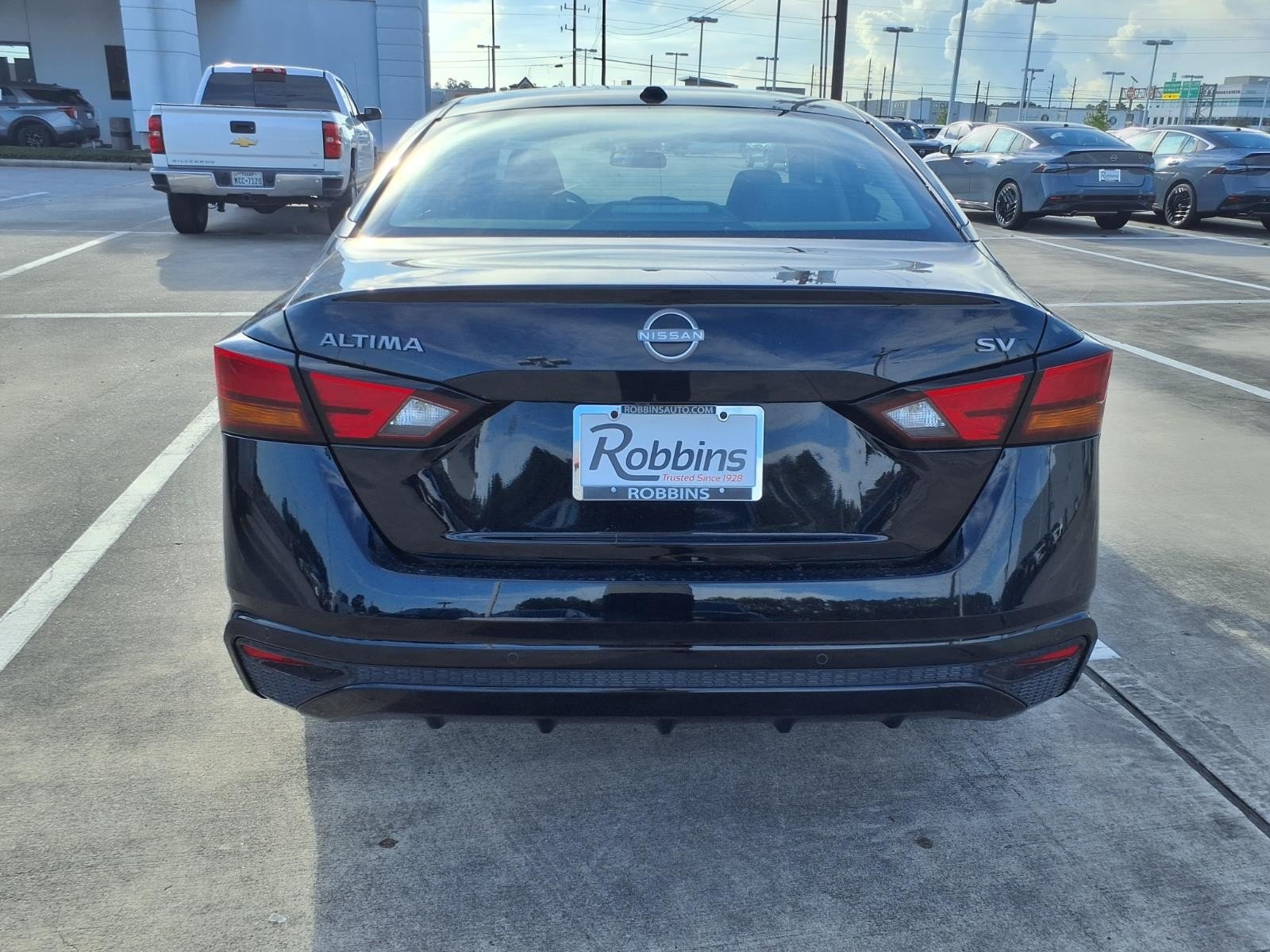 Used 2024 Super Black Nissan 2.5 SV image 7