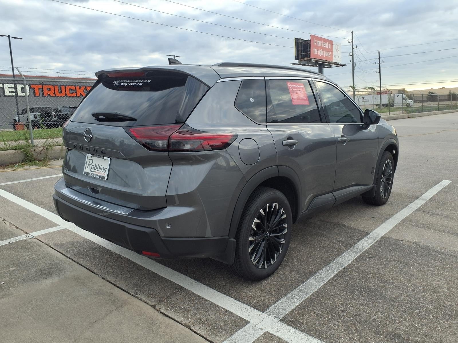 2026 Nissan Rogue photo 2 of 27