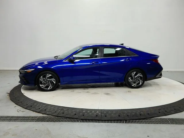 Used 2025 Blue Hyundai Limited image 5