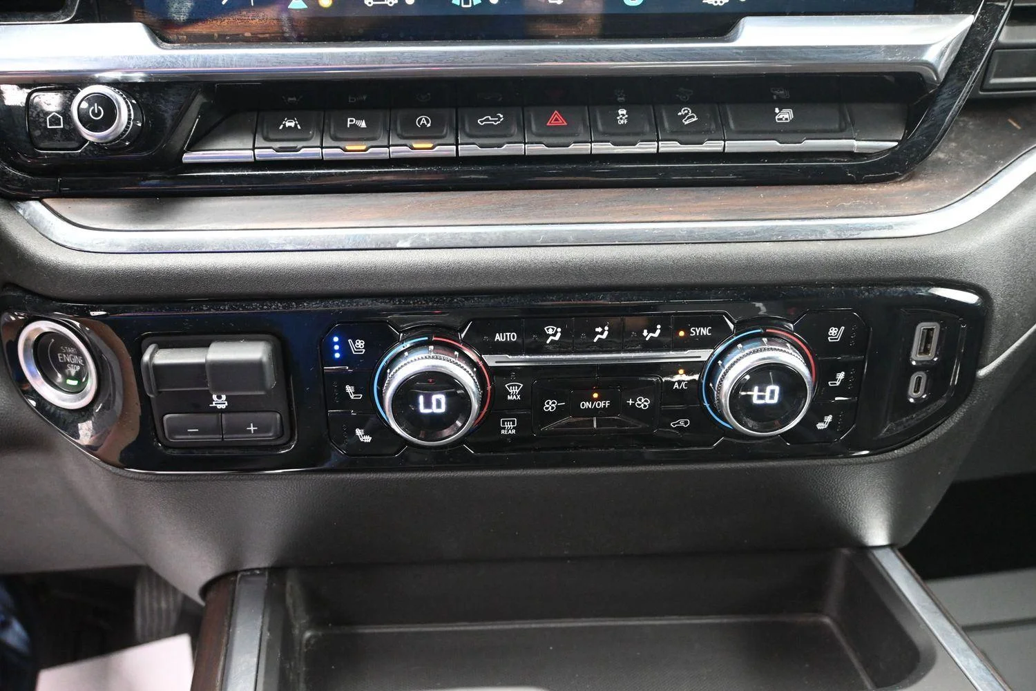Used 2023 SILVER                    GMC  image 35