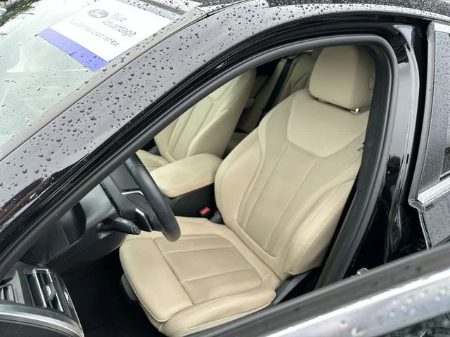 Used 2023 Black BMW xDrive30i image 12
