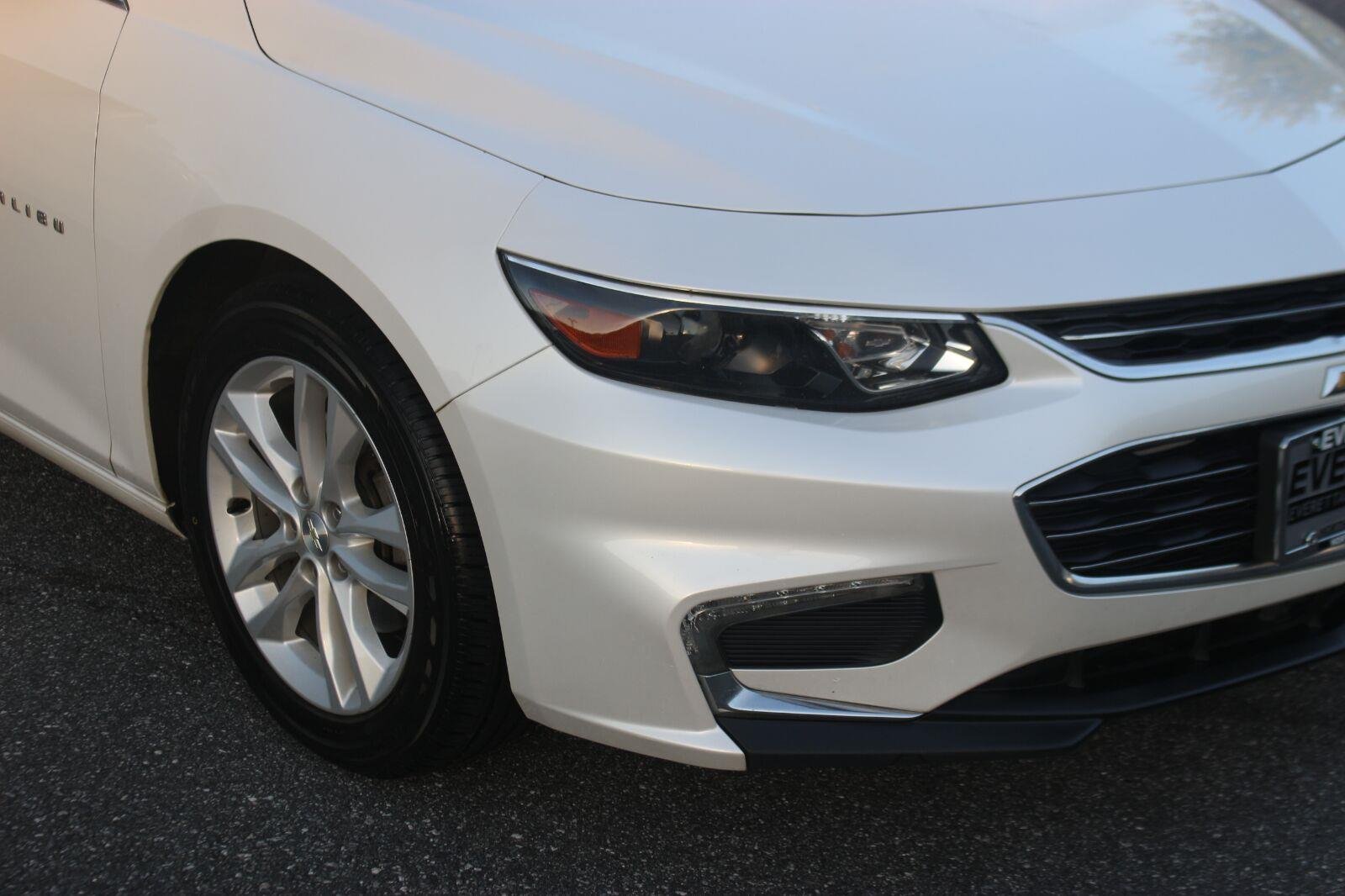 Used 2017 IRIDESCENT PEARL TRICOAT Chevrolet LT image 8