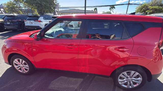 Used 2022 Red Kia LX image 6