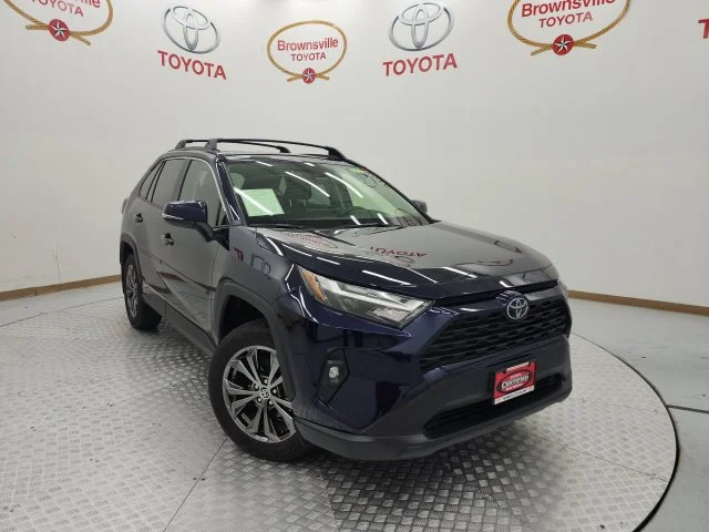 Used 2025  Toyota XLE Premium image 1