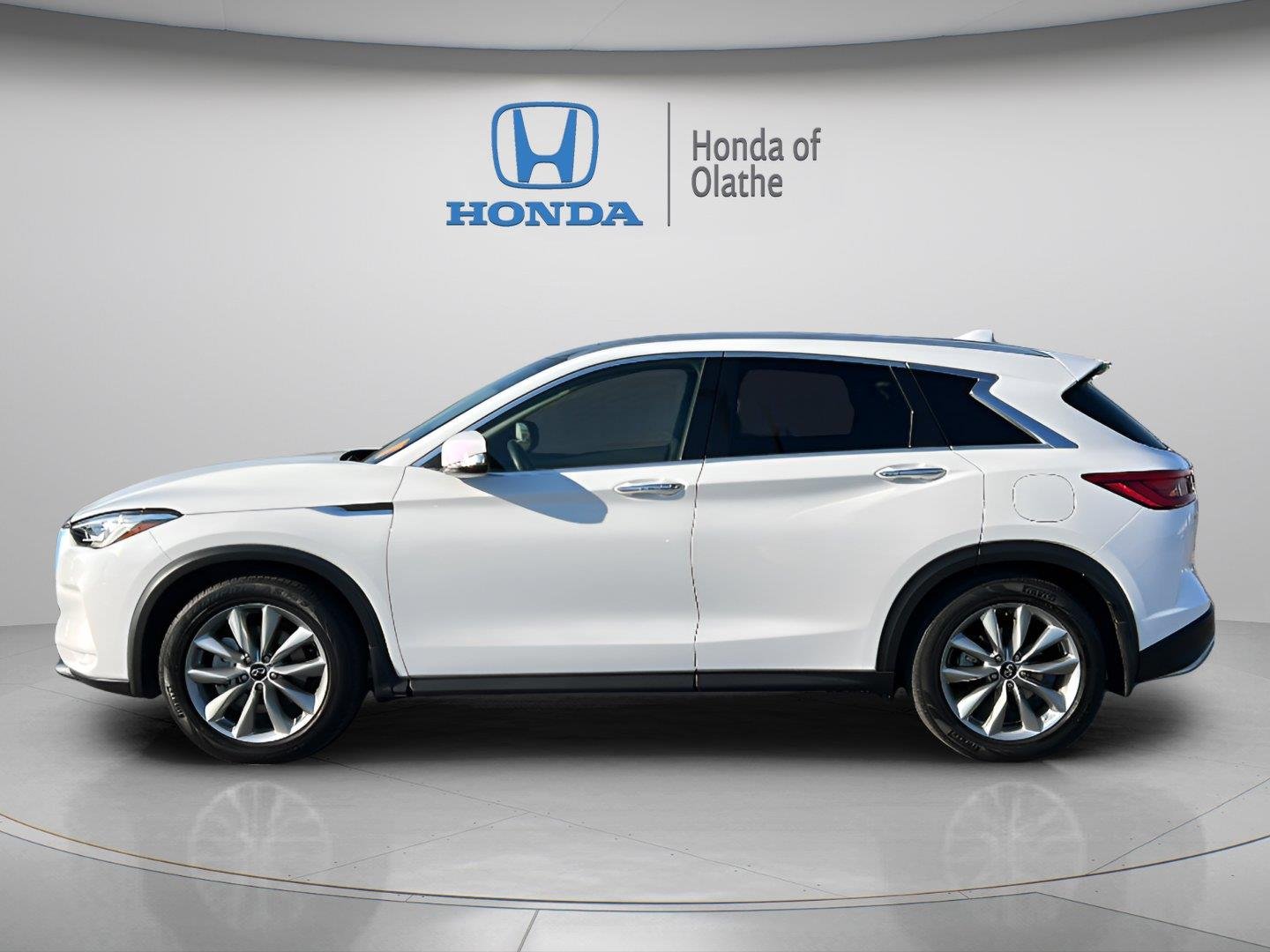 Used 2021  INFINITI LUXE image 6
