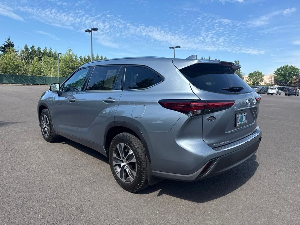 Used 2021 Moon Dust Toyota XLE image 5