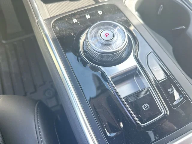New 2026 Ceramic Silver Kia SX image 23