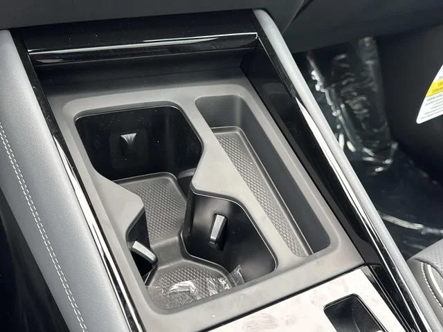 New 2026 White/off-white Volkswagen SEL R-Line Turbo image 23