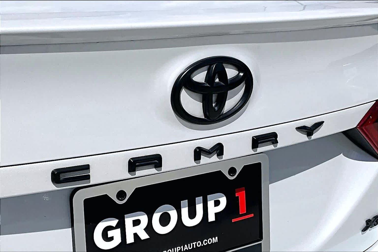 Used 2021 Wind Chill Pearl Toyota XSE image 30