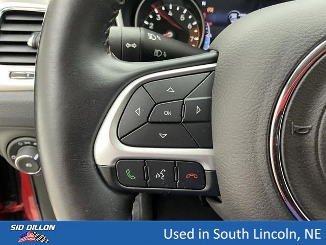 Used 2018 Redline Pearlcoat Jeep Latitude image 9
