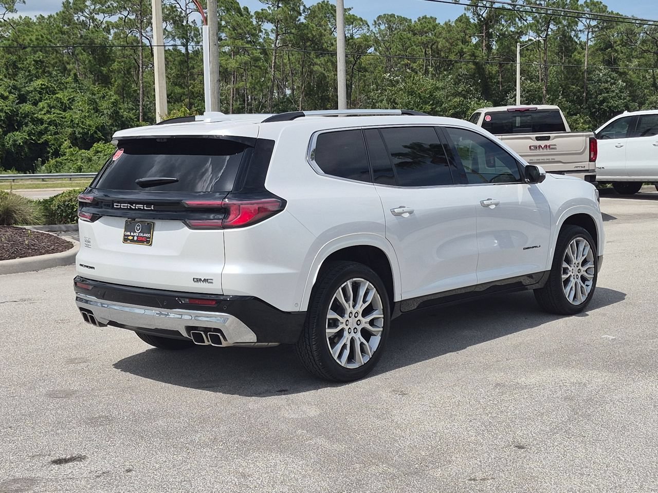 Used 2025 White Frost Tricoat GMC Denali image 8