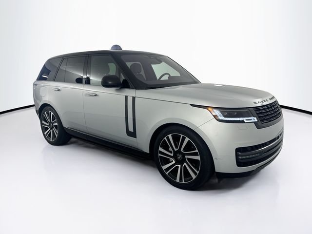 Used 2023 Silver Land Rover SE image 3