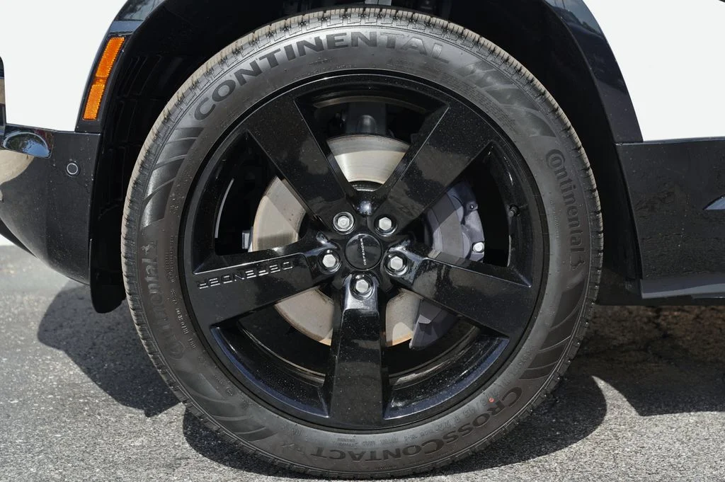 Used 2026 Gray Land Rover X-Dynamic SE image 8