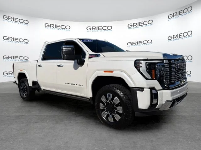 2025 GMC Sierra 4WD Crew Cab Standard Box Denali's photo